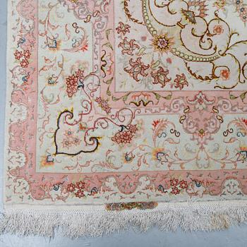 A carpet, Tabriz, part silk, ca 295 x 200 cm.