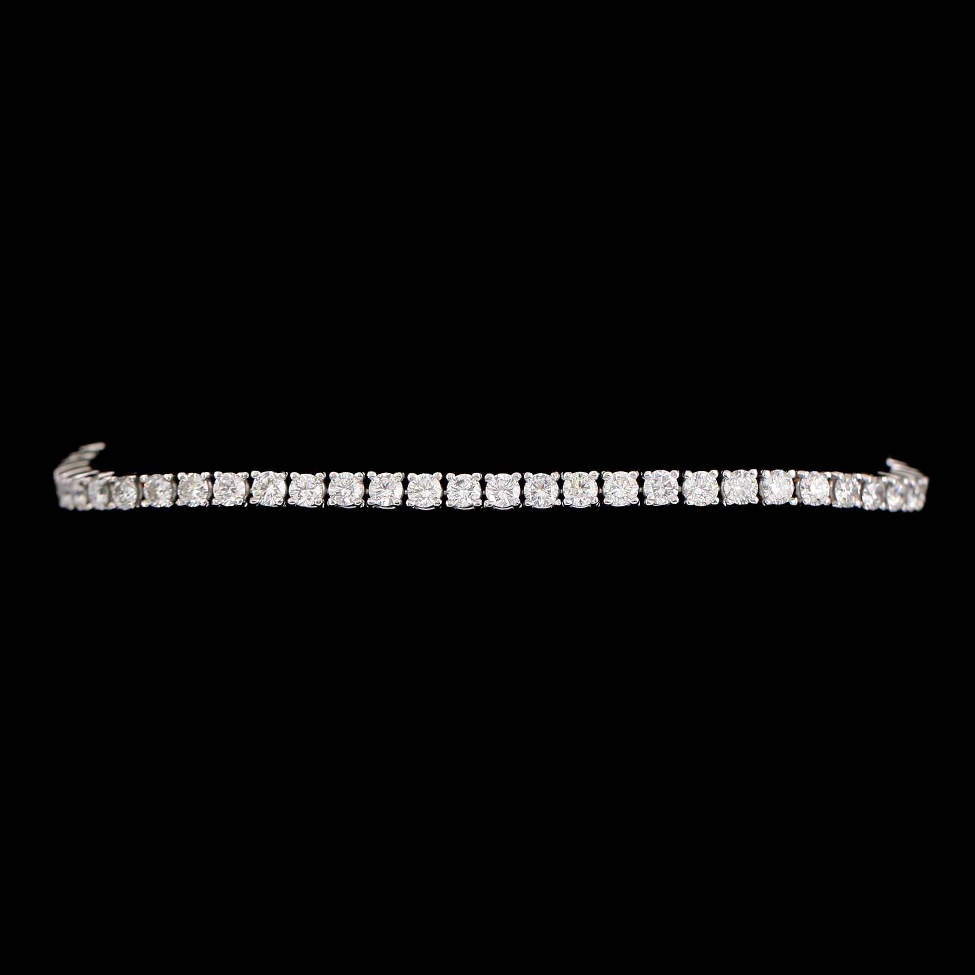 ARMBAND, 18 k vitguld, Rivière, 56 briljantslipade diamanter totalt 5.27 ct.
