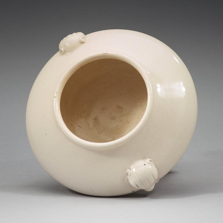 A white glazed tripod censer, late Qing dynasty (1644-1912).