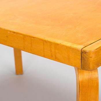 Aino Aalto, a mid-20th century '95 A' dining table for för O.Y. Huonekalu-ja Rakennustyötehdas A.B.