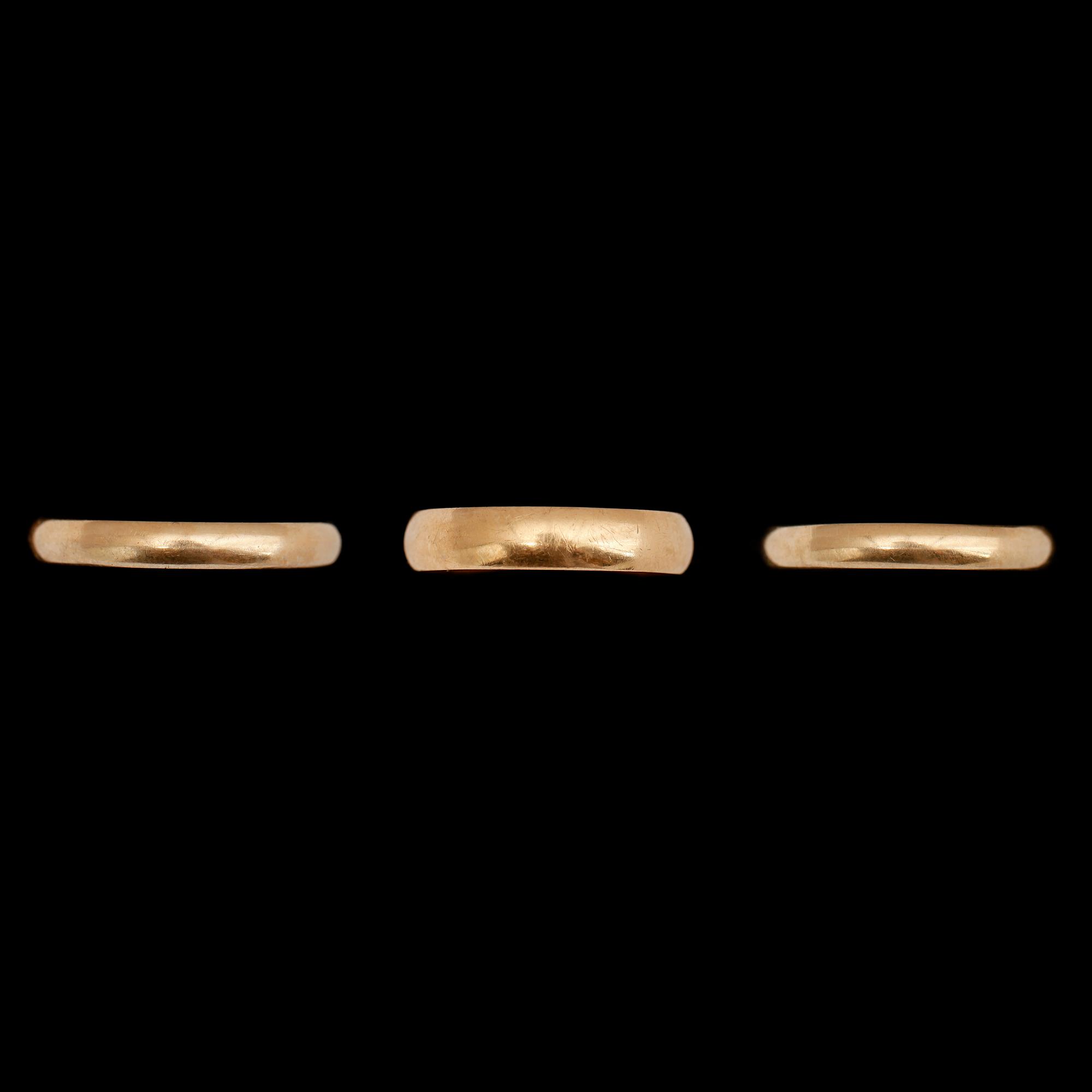 RINGAR, 3 st, 18k guld, svenska stämplar. Vikt ca 11 g.
