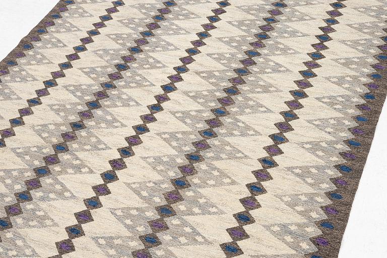 Berit Koenig, matta, gobelängteknik, 256 x 195 cm, signad SH BK.