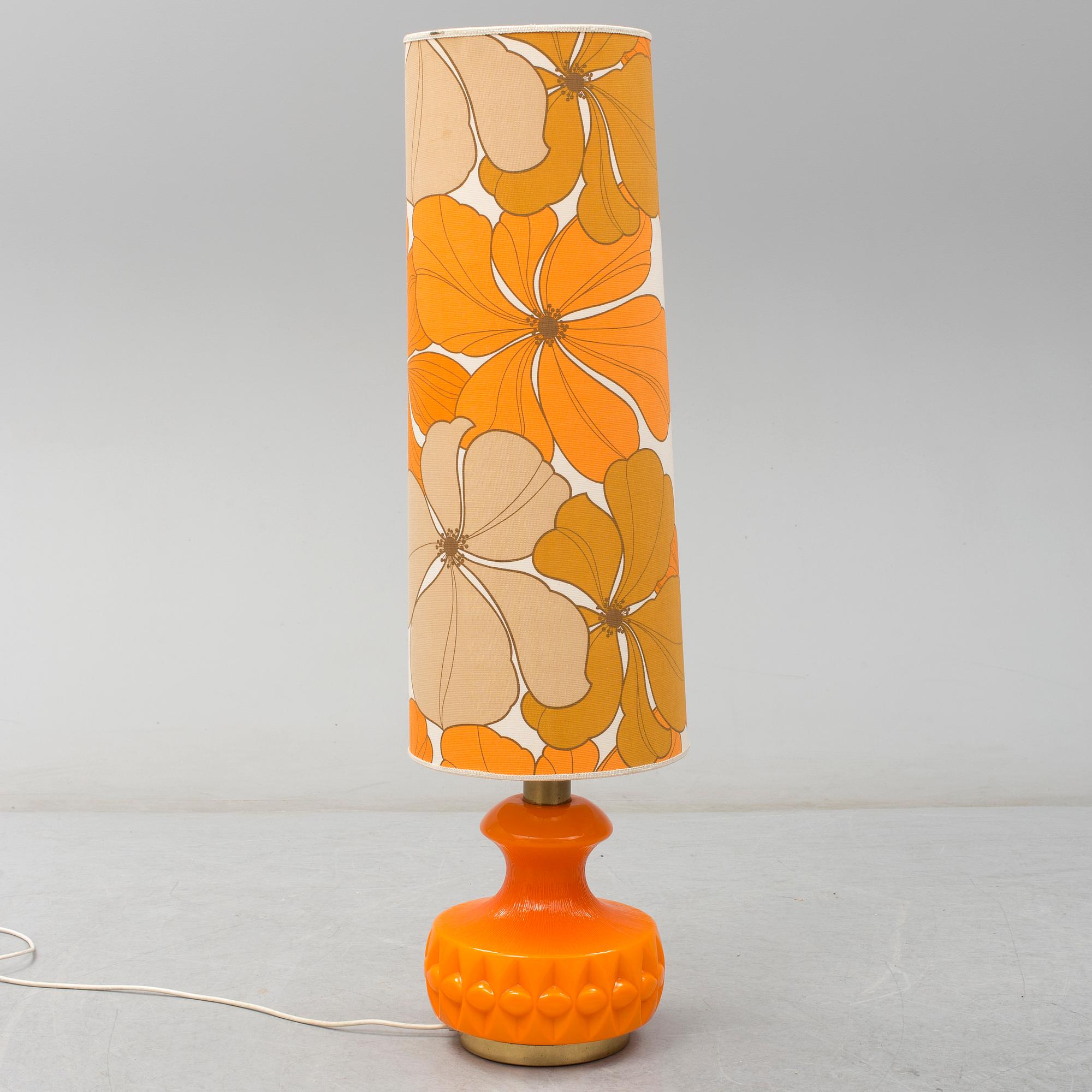 A 1970s floot light.