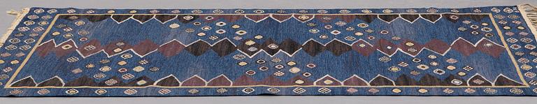 Barbro Nilsson, MATTO, "Snäckorna", flat weave, ca 222 x 140,5-142,5 cm, signed AB MMF BN.