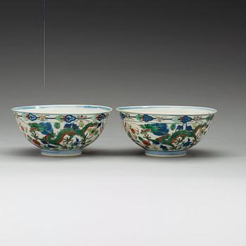 A pair of dragon and phoenix bowls, late Qing dynasty (1644-1912), with Kangxi six character mark.