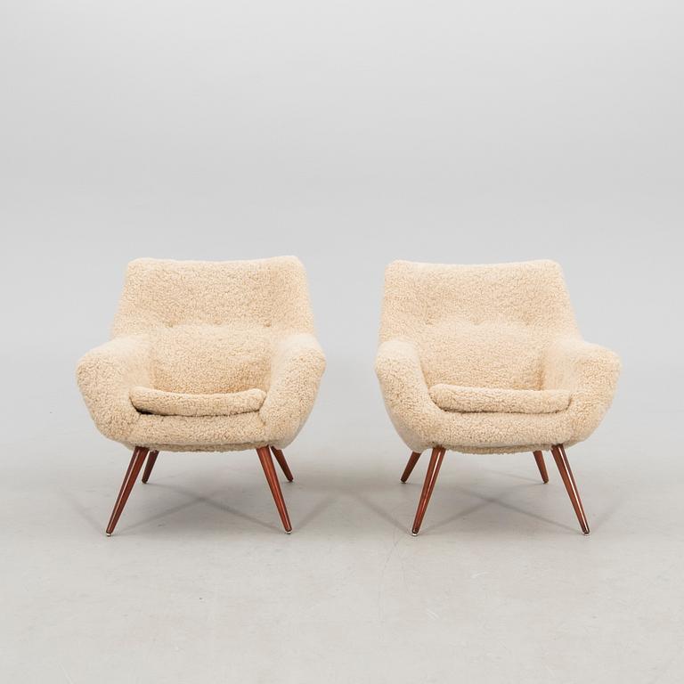 Armchairs, a pair from the 1940s/50s.