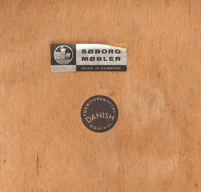 SKRIVBORD SAMT STOL, Danmark, omkring 1900-talets mitt.
