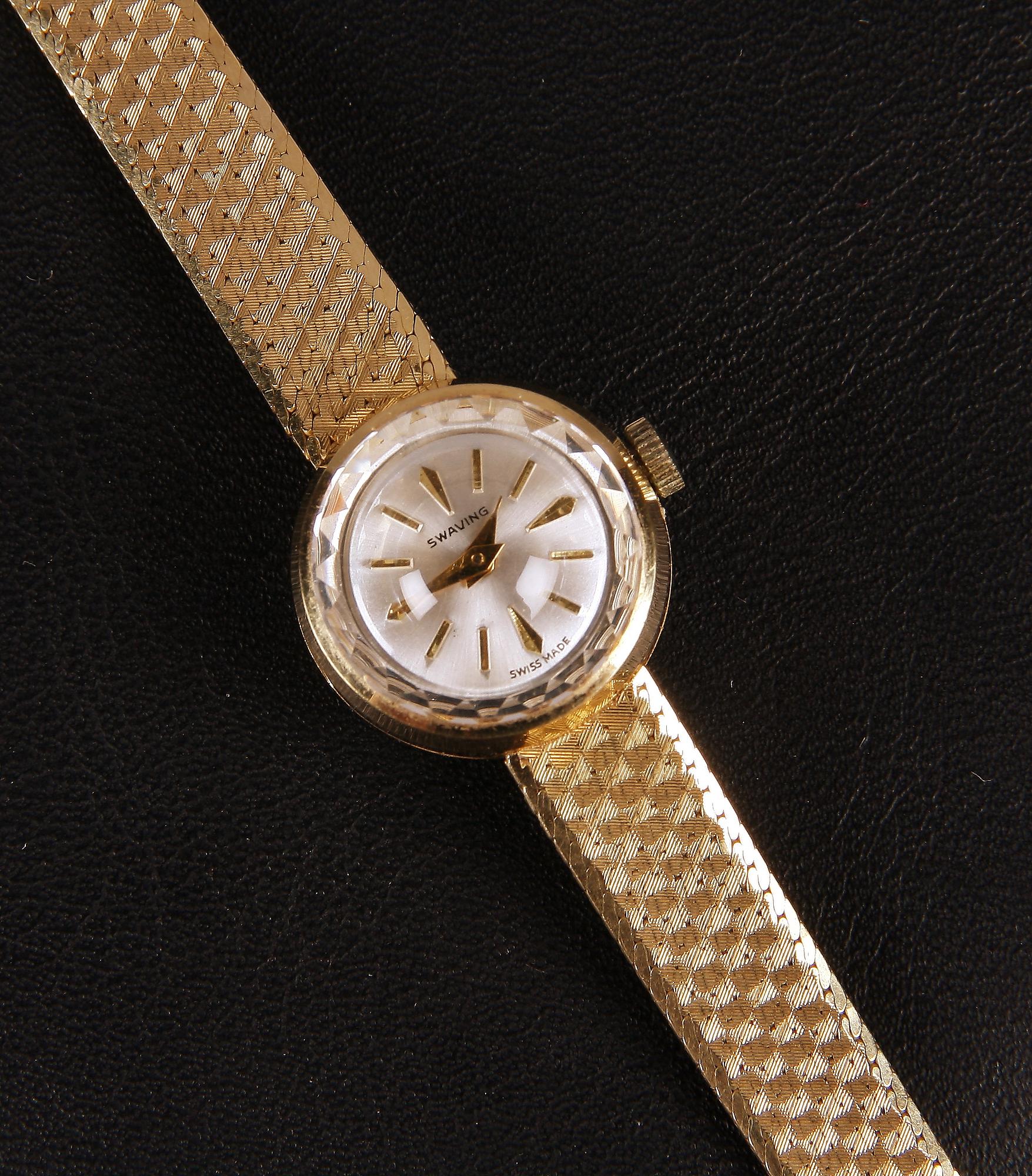 DAMARMBANDSUR, guld 18K, märkt Swaving, totalvikt 21 gram.