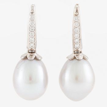 Earrings, 18K white gold with cultured drop-shaped freshwater pearls and brilliant-cut diamonds.