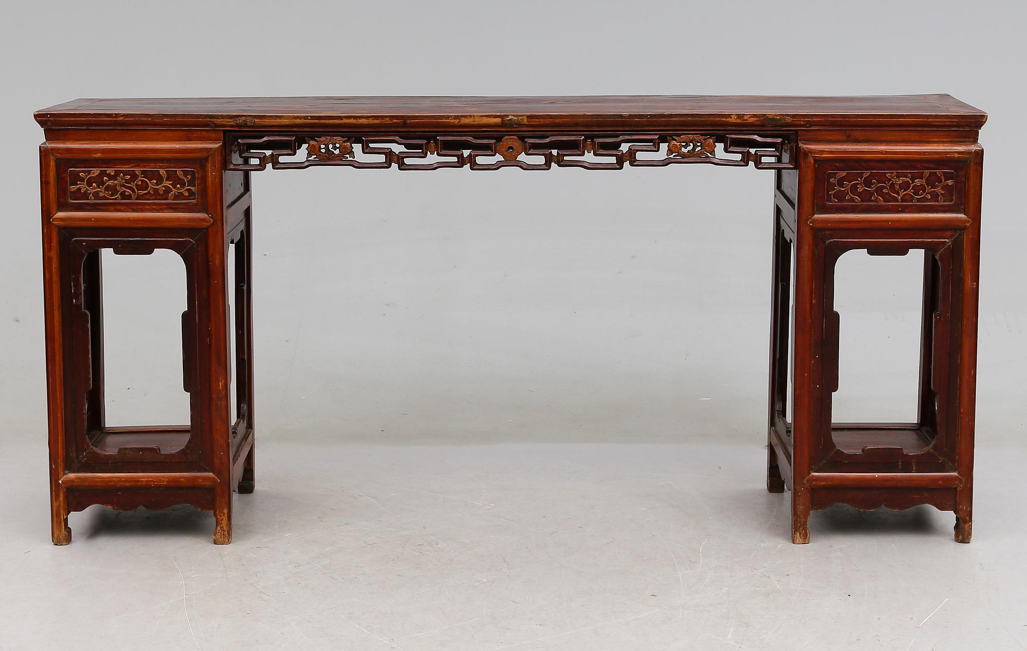 SIDEBOARD, Kina, 1900-talets först hälft.