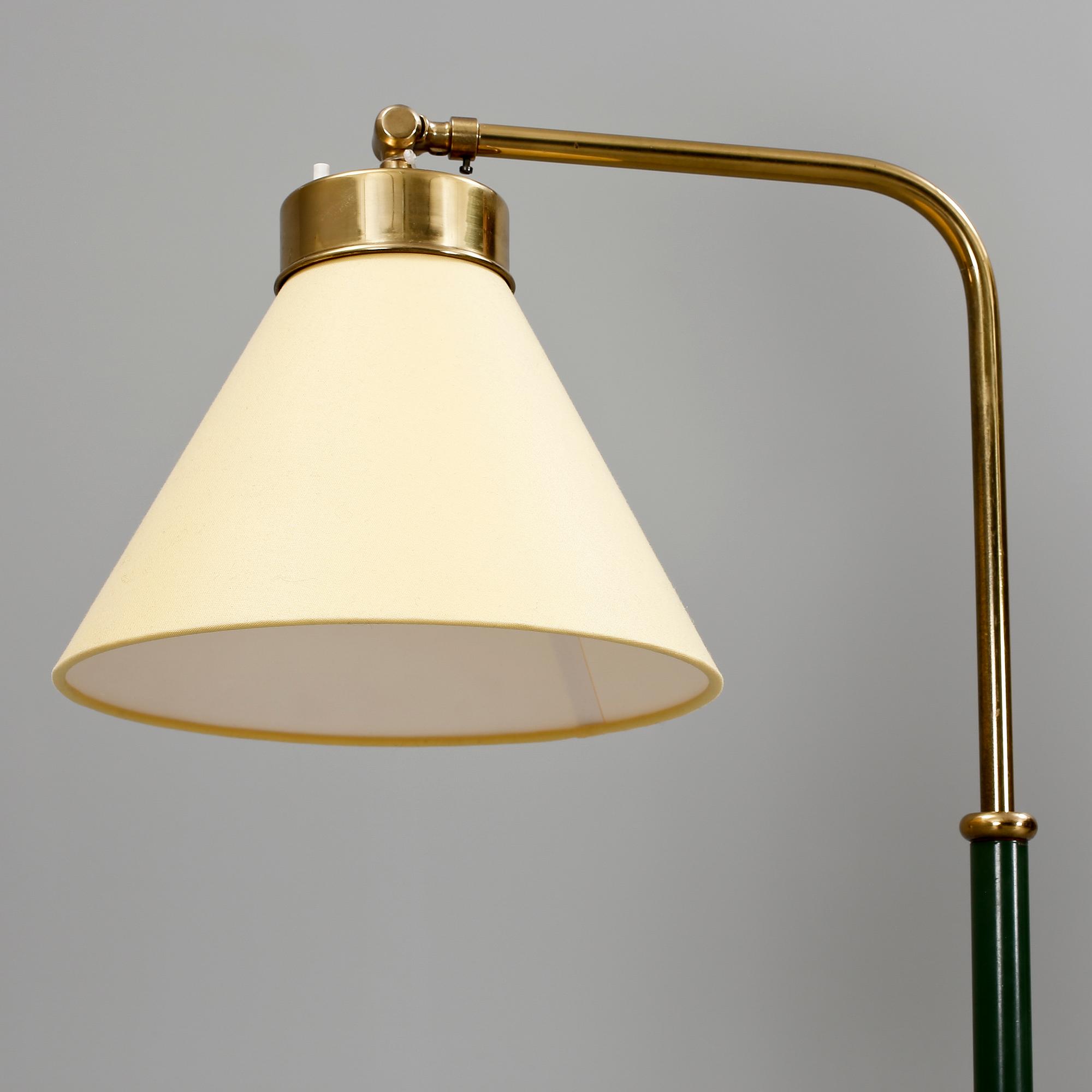 GOLVLAMPA, modell "G 1842", Firma Svenskt Tenn, 1900-talets andra del.
