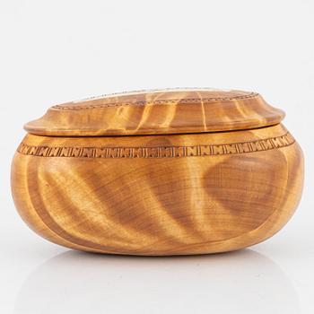 Lars Levi Sunna, a lidded birch wood box.