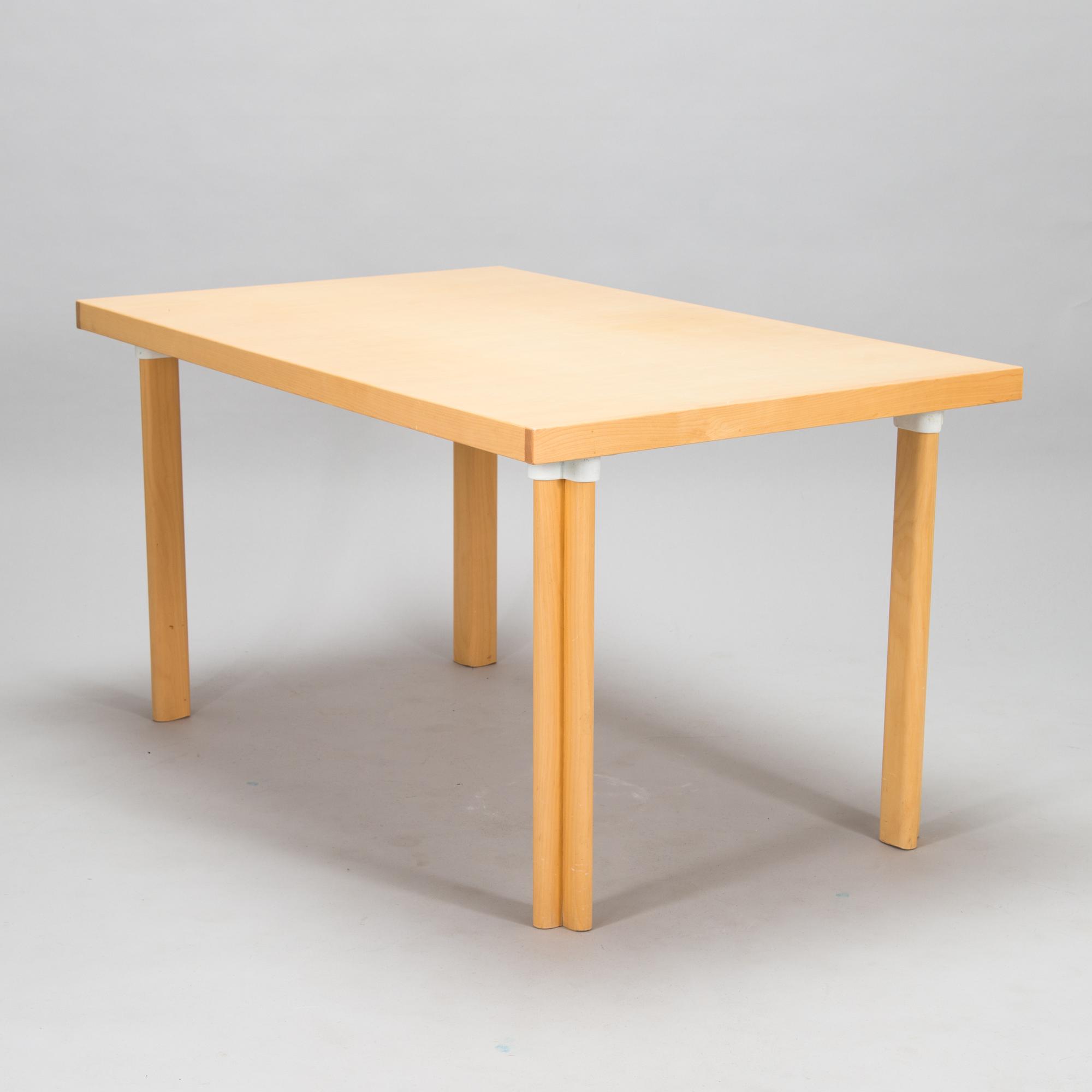 Alvar Aalto, a late 20th century 'H97' dining table for Artek.