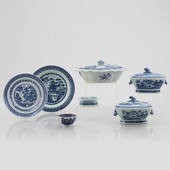 A group of seven Chinese blue and white porcelain dinner pieces, Qing dynasty, 19th century.