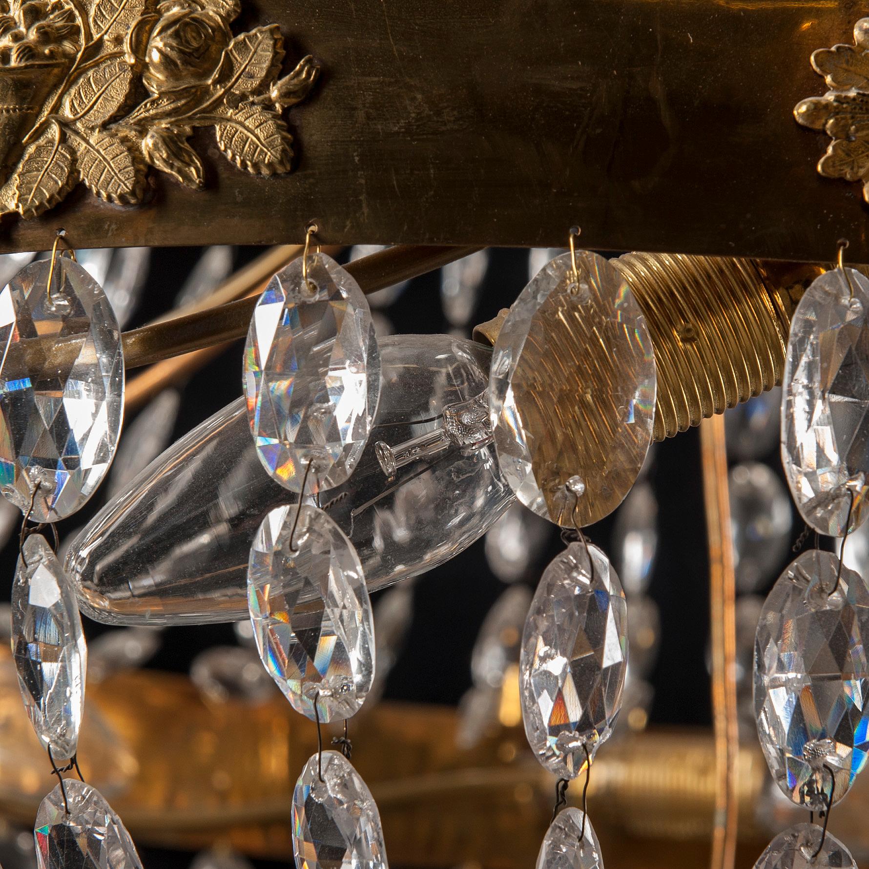 TAKKRONA UTAN KRÖNDEKOR, empire, 1800-talets början. Höjd ca 82 cm.