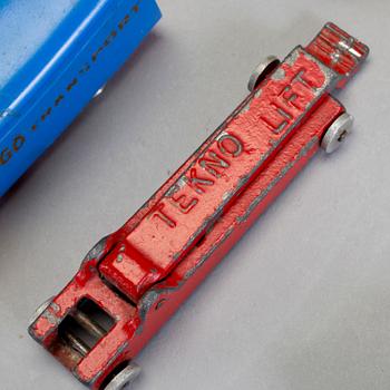 PARTI LEKSAKER, 43 delar, bland annat Tekno Denmark, Dinky Toys, 1950/60-tal.