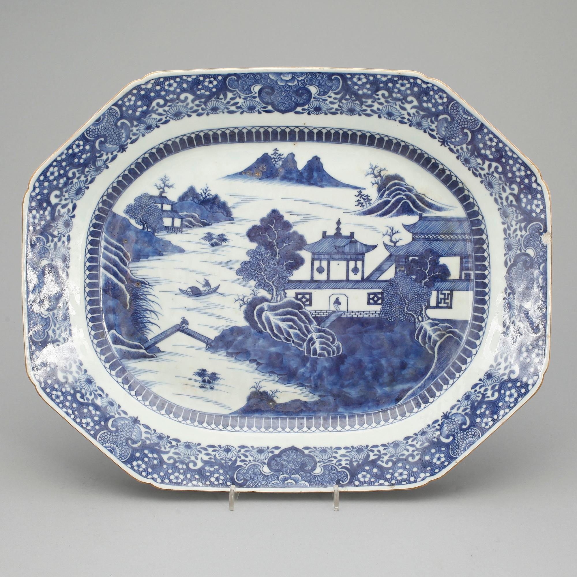 STEKFAT, porslin, Kina, Qianlong 1736-1795.