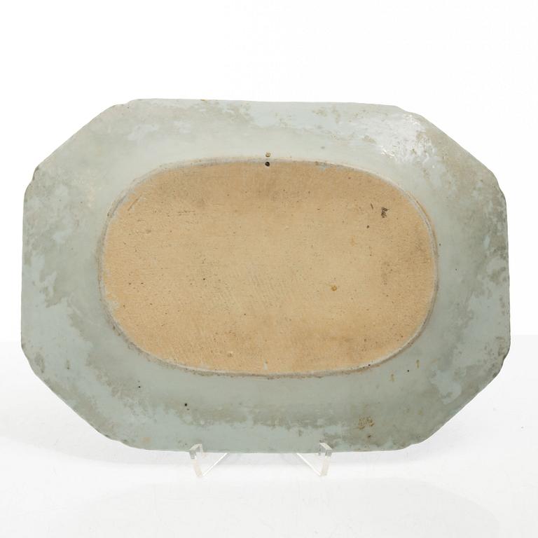 Stekfat, 5 st, kompaniporslin, Qingdynastin, Kina, 1700/1800-tal samt ask med lock och vas, Kina, 1900-tal.