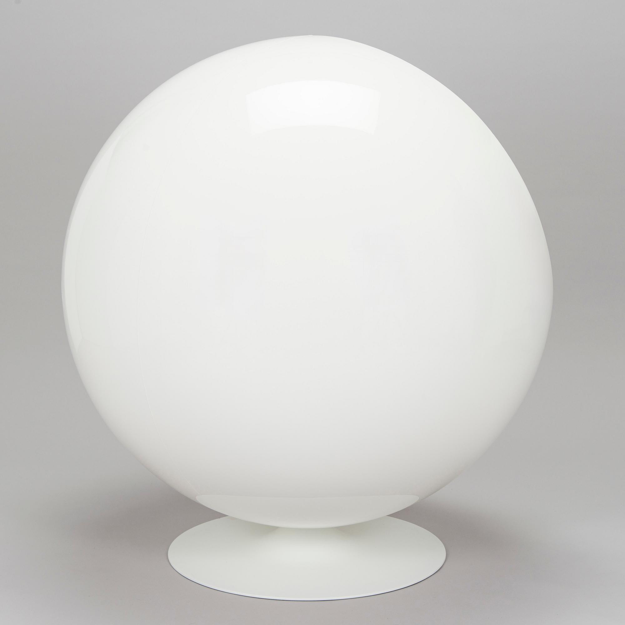 Eero Aarnio, pallotuoli, "Pallotuoli", Adelta 2000-luvun alku.