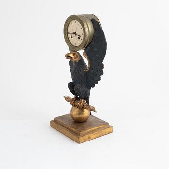 Bordspendyl, av Eduard Engelbrechten (urmakare verksam i Stockholm 1815-45), Empire.