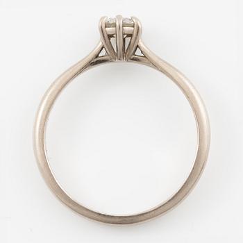 Ring, 14K vitguld med briljantslipad diamant.