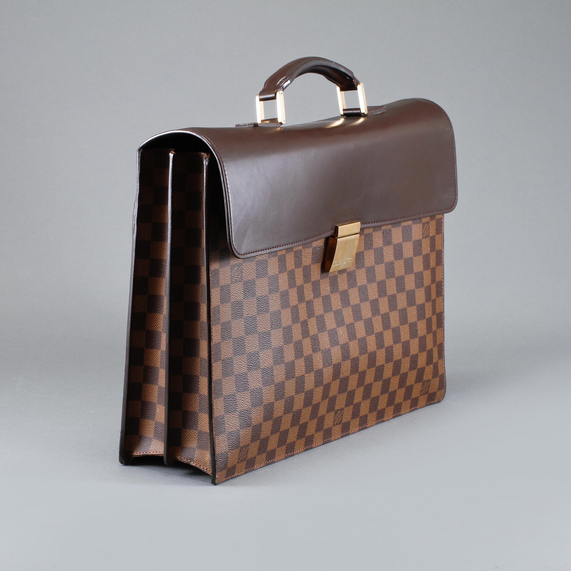 PORTFÖLJ, Louis Vuitton.