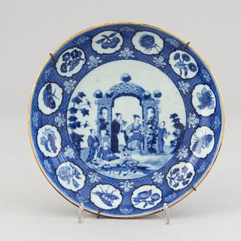 A blue and white Chinese Export dish, Qing dynasty, Qianlong (1736-95).