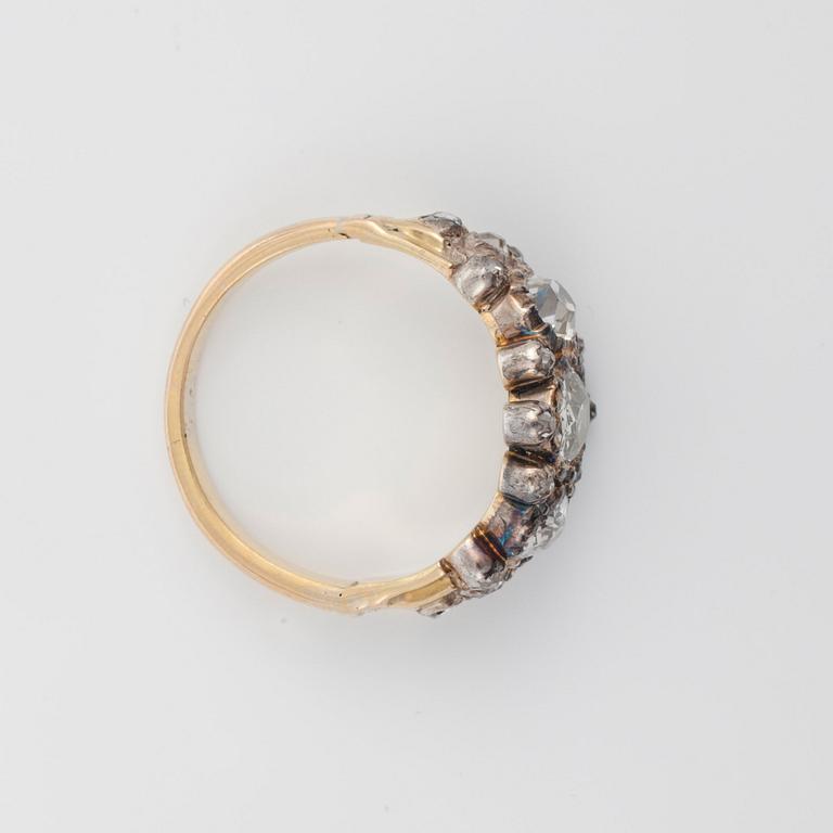 RING med gammalslipade diamanter totalt ca 1.40 ct.