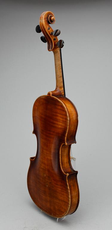 FIOL MED STRÅKE. I väska. 1900-talets början.
