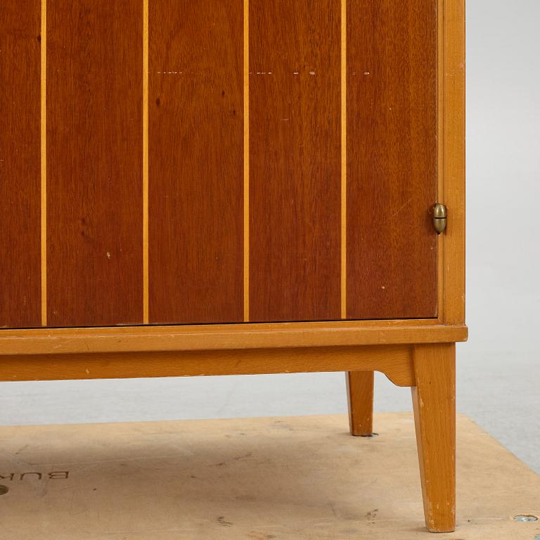 Bokhylla med underskåp, 1960-tal.