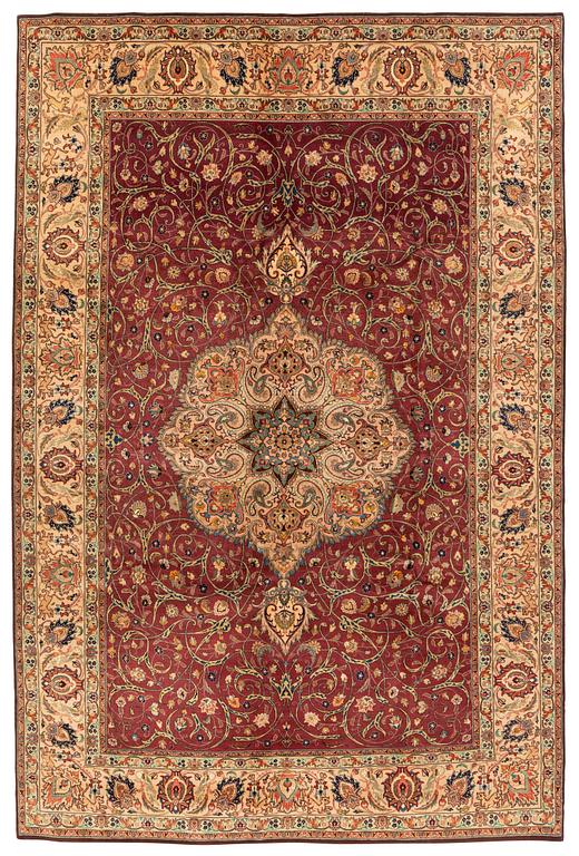 A semi-antique Tabriz carpet, cork wool, 290 x 196 cm.