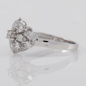 RING, 18K vitguld och diamanter tot ca 0.75 ct.