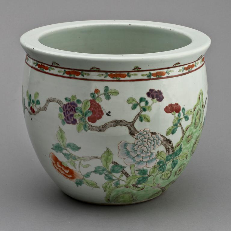 FISKBASSÄNG, porslin, Kina, 1900-talets första hälft.