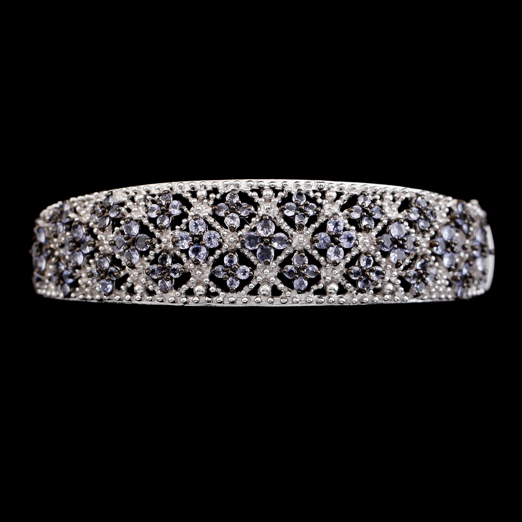 ARMBAND, sterlingsilver, tanzaniter tot ca 2.65 ct. Vikt 26,9 g.