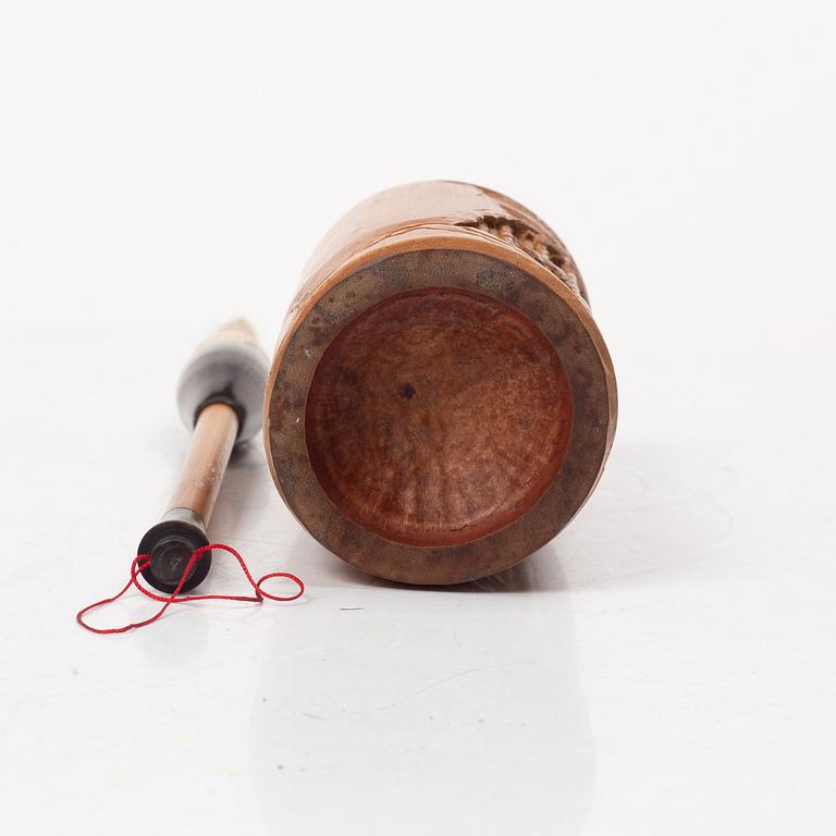 Penselställ med pensel samt ask med sigillvax, Kina, 1900-tal.