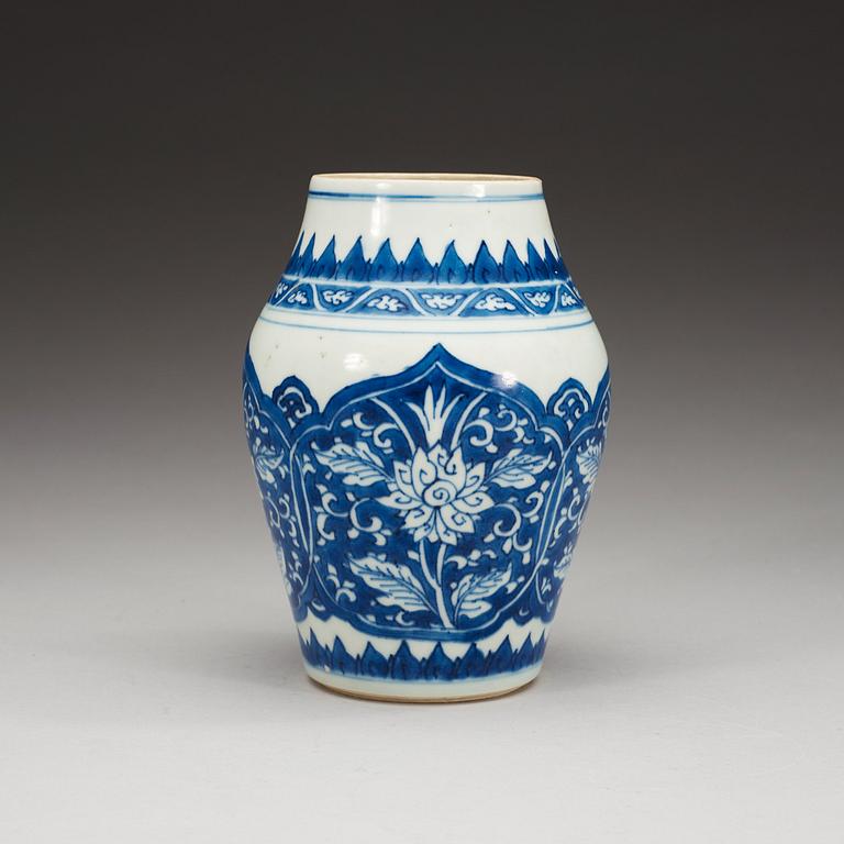 A blue and white vase, Qing dynasty, Kangxi (1662-1722).