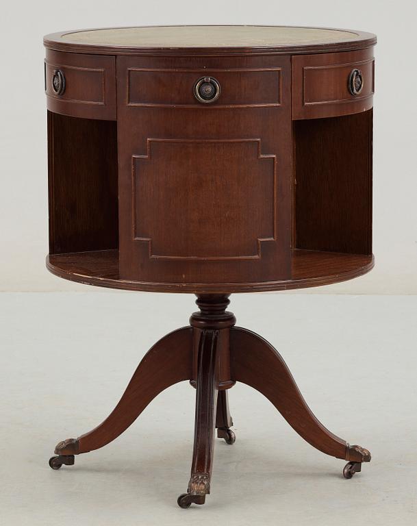 BOKSNURRA/DRUMTABLE, engelsk stil, 1900-talets andra hälft.