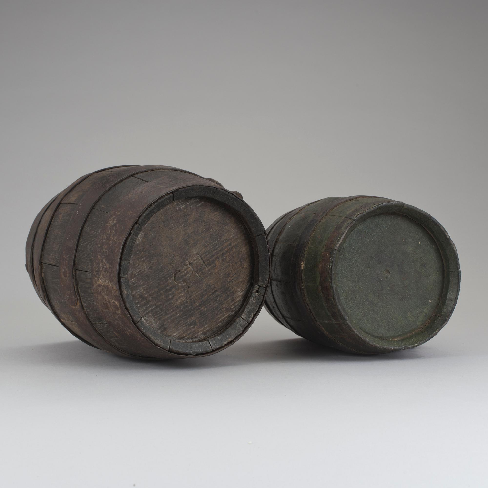 BRÄNNVINSTUNNOR 2 st, 1800-talets slut.