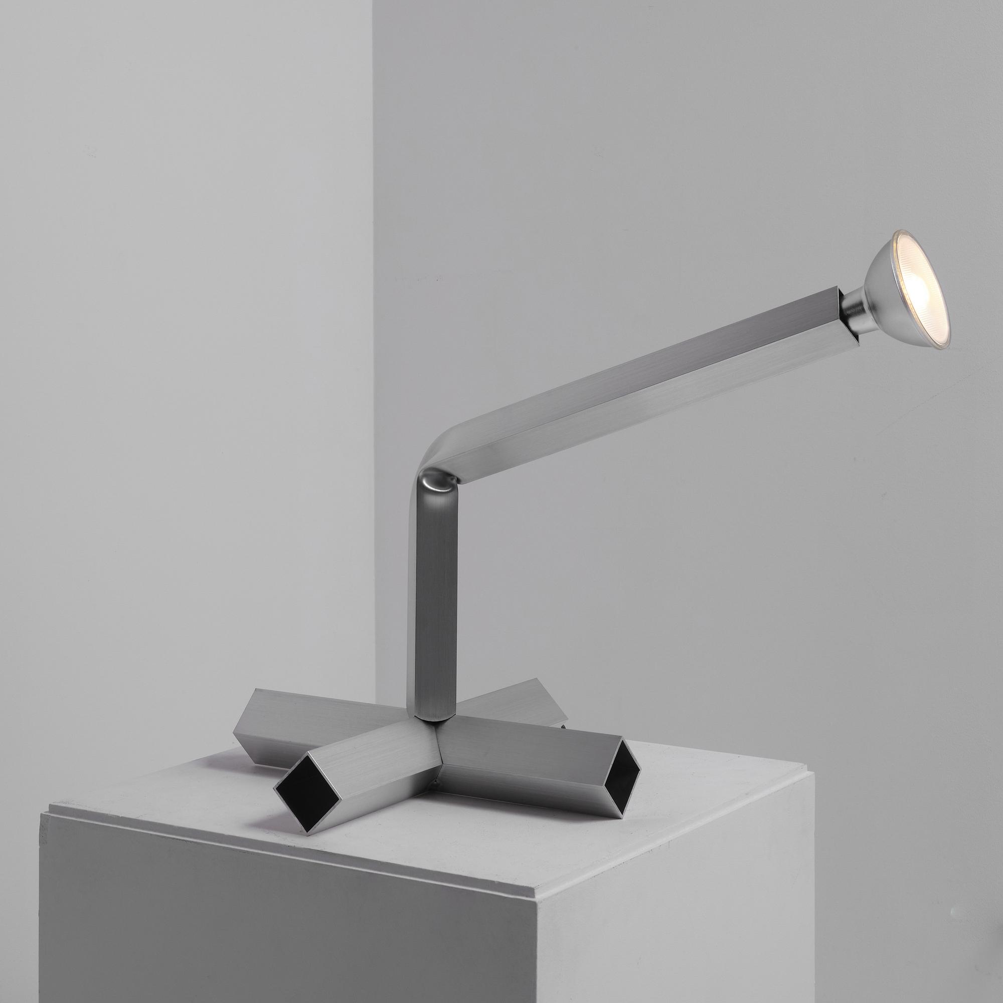 David Taylor, bordslampa, unik, "Aluminium Table Lamp (Light)", Studio Mellösaverken, Sverige, 2025.