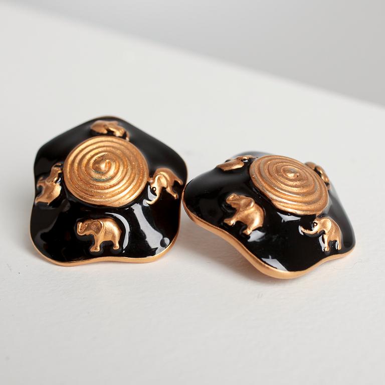 SKÄRP SAMT CLIPS, ett par, Escada.