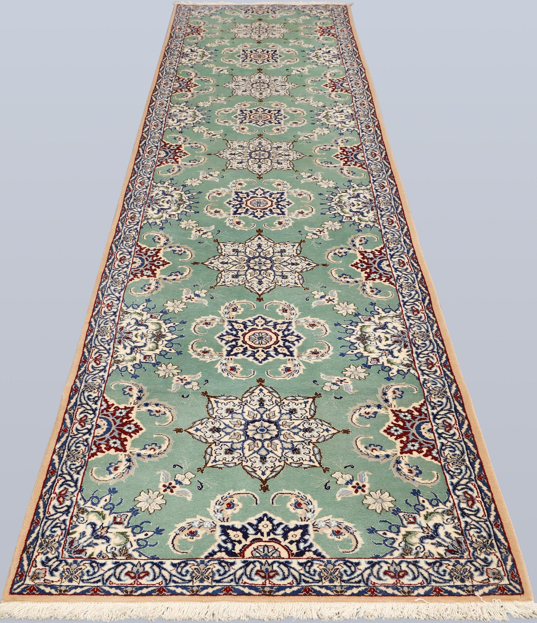 Gallerimatta, Nain, part silk, s.k. 9LAA, ca 409 x 87 cm.