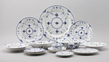 SERVISPORSLIN, 48 delar, porslin, "musselmalet", Royal Copenhagen.