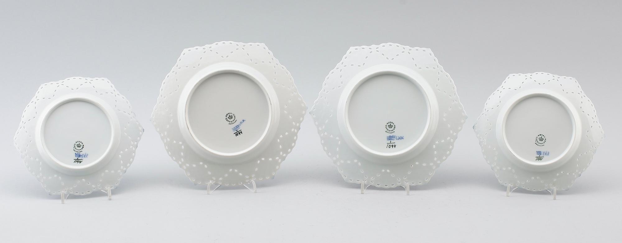 ASSIETTER, 24 st (12+12), musselmalet, Royal Copenhagen.