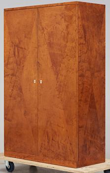 KLÄDSKÅP, 1930/40-tal.