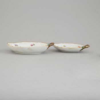 21-piece porcelain service, 'Sachsisk blomst', Royal Copenhagen, Denmark, secondhalf of the 20th century.