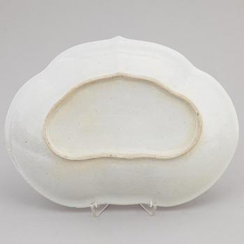 A group of three famille rose dish, jug and jar with cover, Qing dynasty, late 19th century.