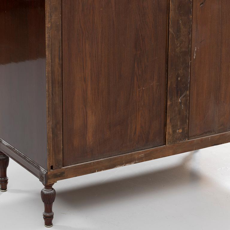 Cabinet, first half of the 20th century.