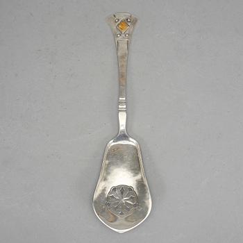 SERVERINGSSPADE, silver, Mogensen Ballin, jugend, tidigt 1900-tal. Vikt ca 92 gram.