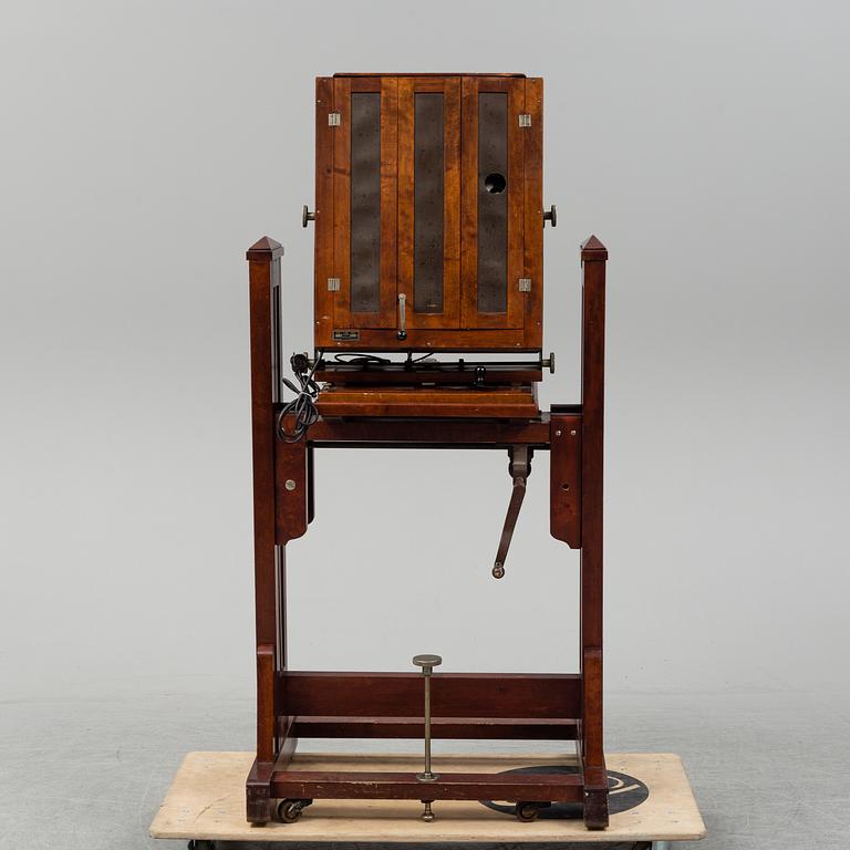 A first half of the 20th century studio camera.