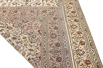 A Keshan carpet, c. 347 x 250 cm.